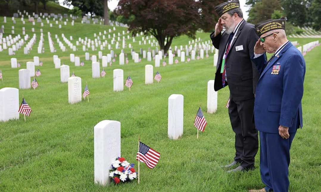 CIC Lipphardt and COS Jeff Carroll visit Arlington Cemetery for Memorial Day