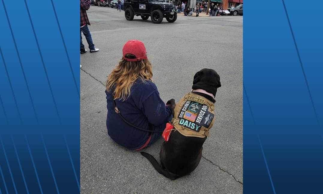 Kimberly Henry and her service dog Daisy