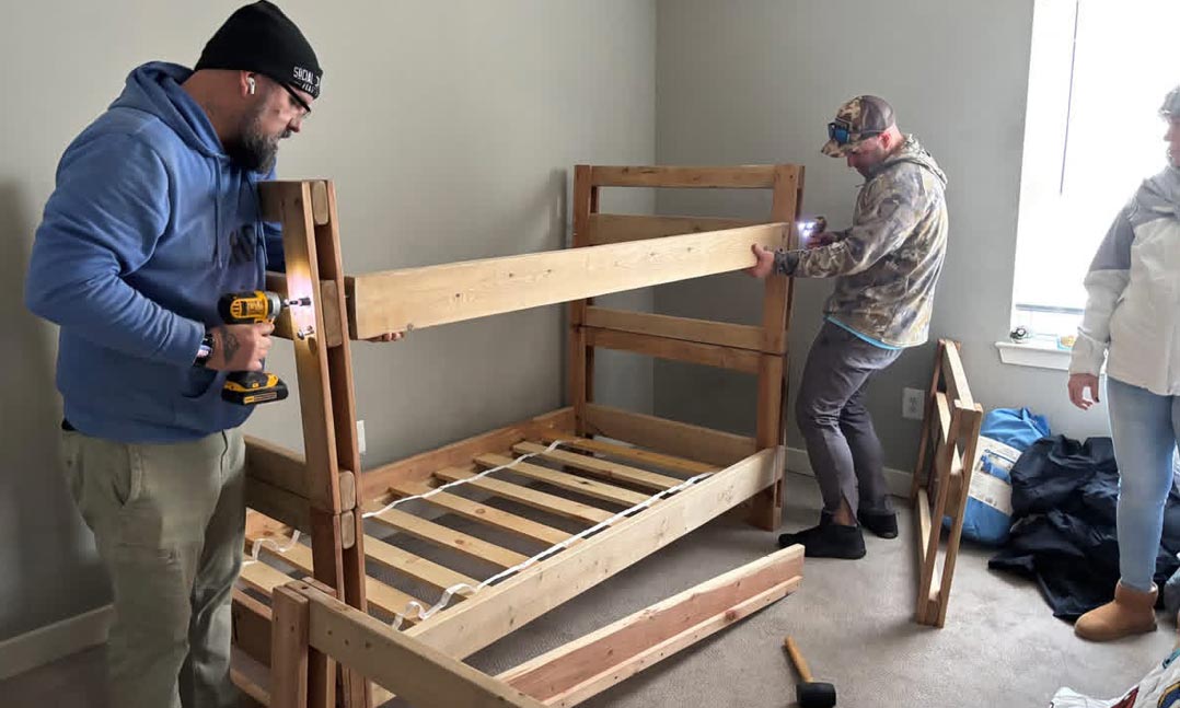 VFW members make beds for local children