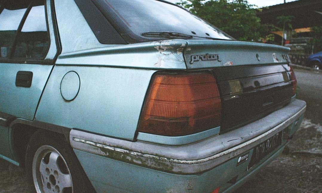 older beat up car