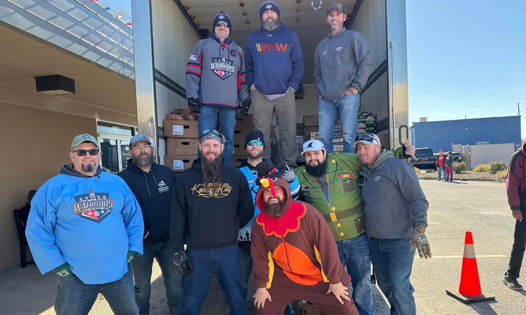 Members of VFW Post 7356 in Parkville, Mo., and members of the Kansas City Warriors hockey team distribute turkeys last Thanksgiving